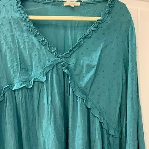 Light weight loose fitting peasant top.